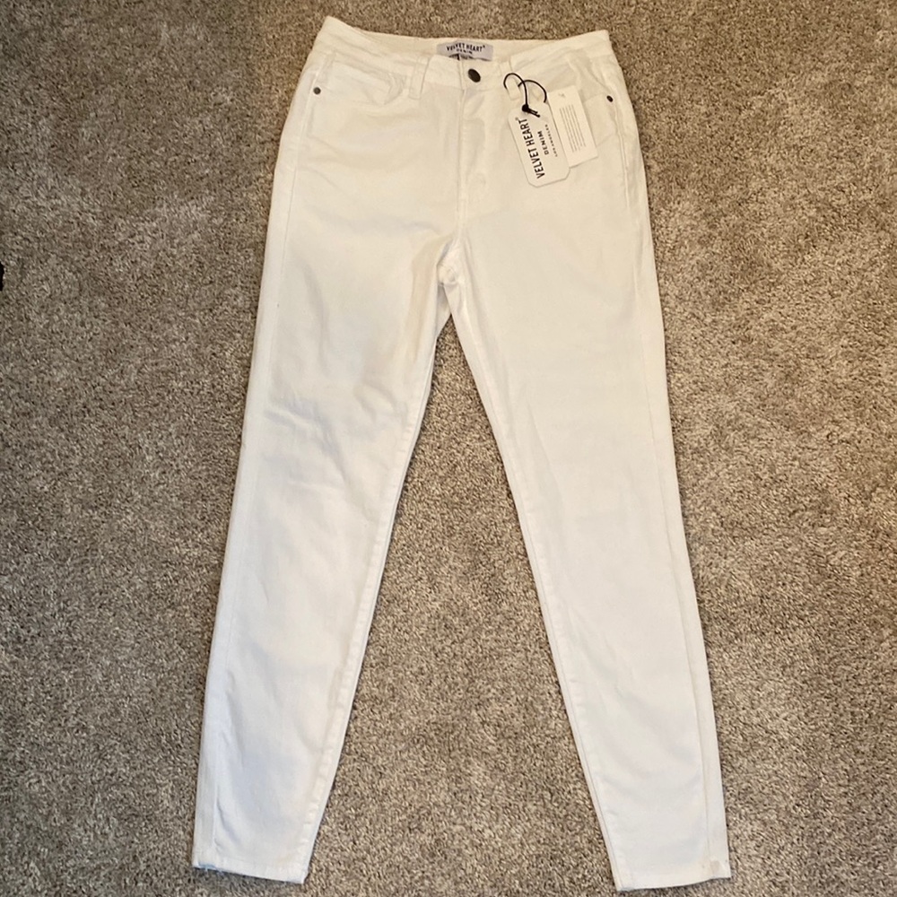 Brand new, never been worn white jeans, Size 27, Velvet Heart
